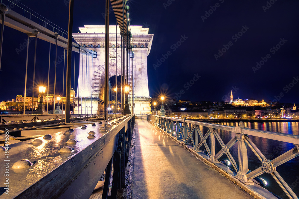 Obraz premium Night view of illuminated Budapest with Danube river, palace and chain bridge, Hungary.