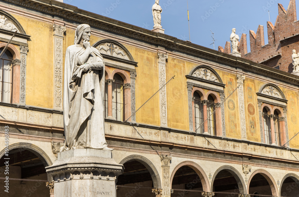  poet and philosopher Dante / Sculpture of the philosopher Dante Alighieri in Verona in Italy