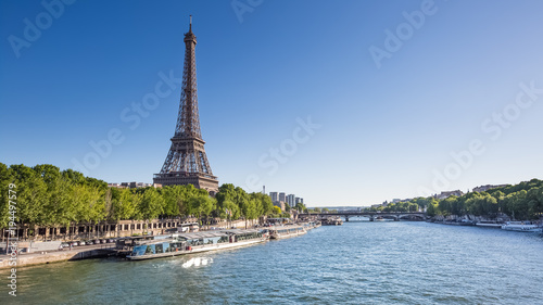 Paris - tour Eiffel  © 120bpm