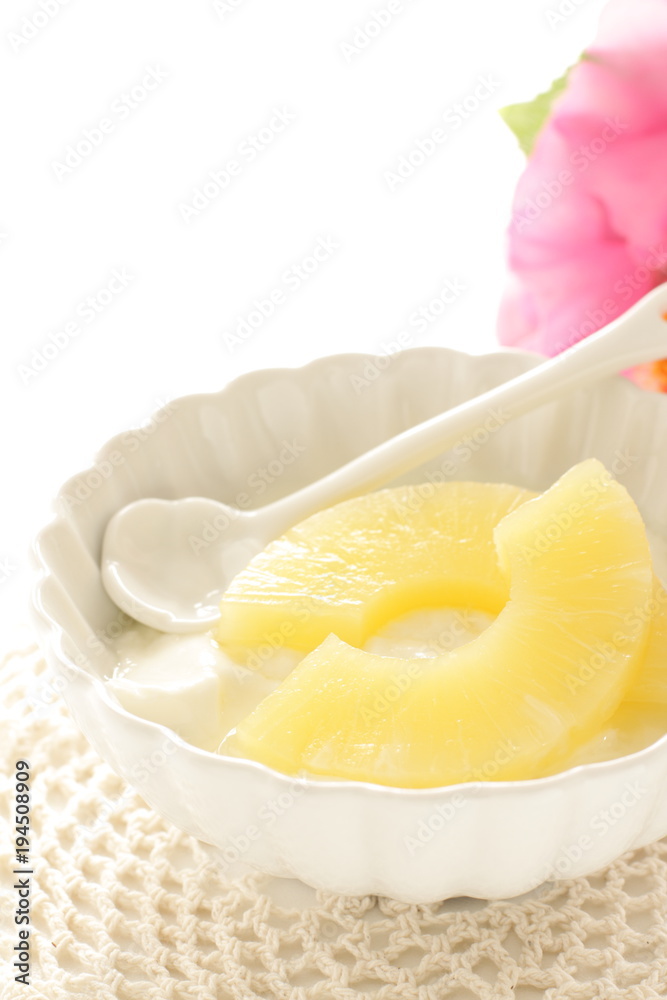 slides of pineapple on yogurt for healthy dessert image slides of pineapple on yogurt for healthy dessert image