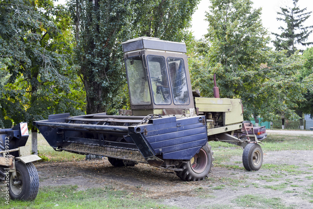 Forage harvesting means. The fork-lift truck. Forage harvesting means. The fork-lift truck.