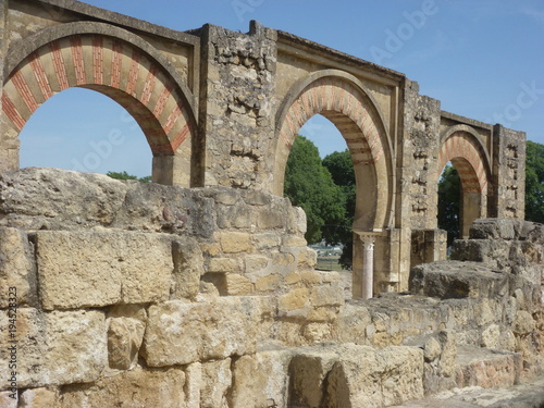 Medina Azahara, yacimiento arqueologico y ciudad palatina por Abderramán III en las afueras de Córdoba, en Sierra Morena (Andalucia, España)