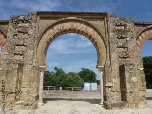 Medina Azahara, yacimiento arqueologico y ciudad palatina por Abderramán III en las afueras de Córdoba, en Sierra Morena (Andalucia, España)