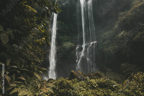 Fototapeta Naklejka Na Ścianę i Meble -  natural waterfall