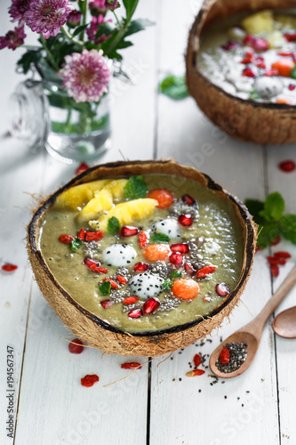 Smoothie Bol au Thé Vert Matcha et Fruits Exotiques