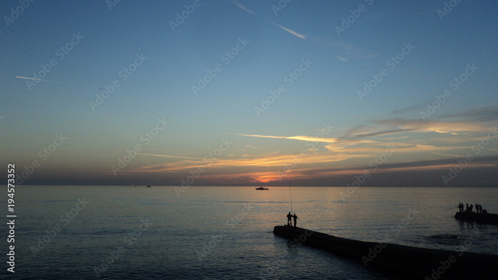 Naklejka premium sky at sunset over the sea