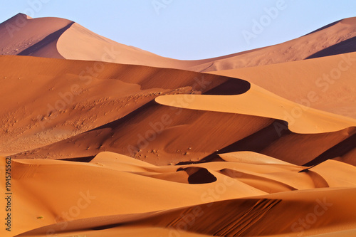 Red sand dunes of Namibia © Ev Thomas