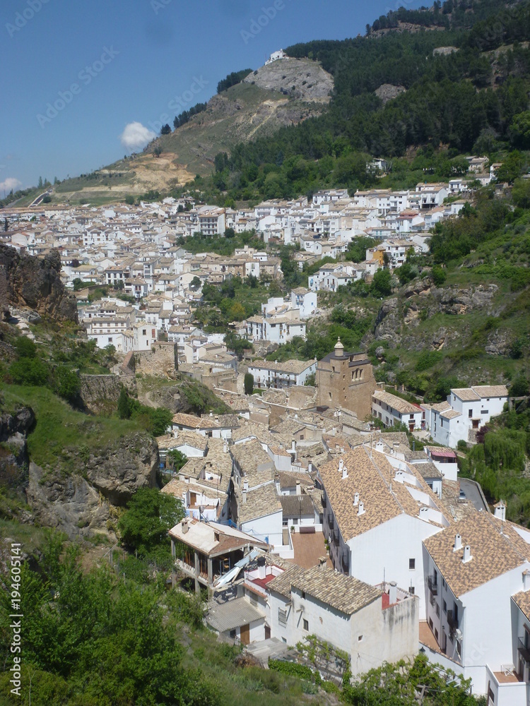 Cazorla, pueblo de la provincia de Jaén, en la comunidad autónoma de Andalucía, España. Se encuentra localizado en la comarca de la Sierra de Cazorla