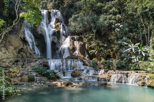 Fototapeta Naklejka Na Ścianę i Meble -  Kuang Si Waterfalls
