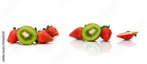 Fototapeta Naklejka Na Ścianę i Meble -  strawberry and juicy kiwi on white background