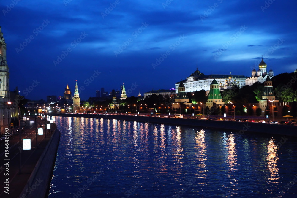 Moscow river and the Moscow Kremlin at night