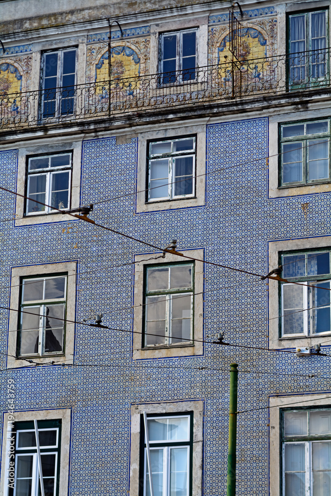 gekachelte Fassade in der Altstadt von Lissabon