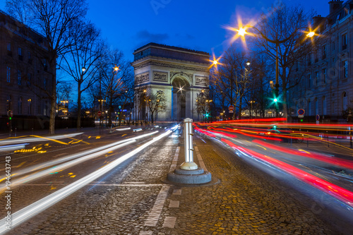 Paris - Arc de Triomphe la nuit © Xavier