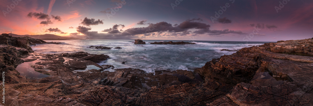 the sunsets in the sea of the coasts and beaches of Galicia and Asturias have nothing to envy to other parts of the world, where the spectacular colors of the clouds, rainbows, rays of light, natural the sunsets in the sea of the coasts and beaches of Galicia and Asturias have nothing to envy to other parts of the world, where the spectacular colors of the clouds, rainbows, rays of light, natural