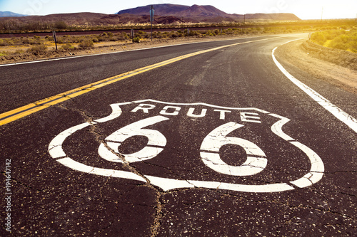 Photo Iconic Route 66 sign in American desert land