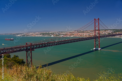 Die Brücke des 25. April bei Lissabon