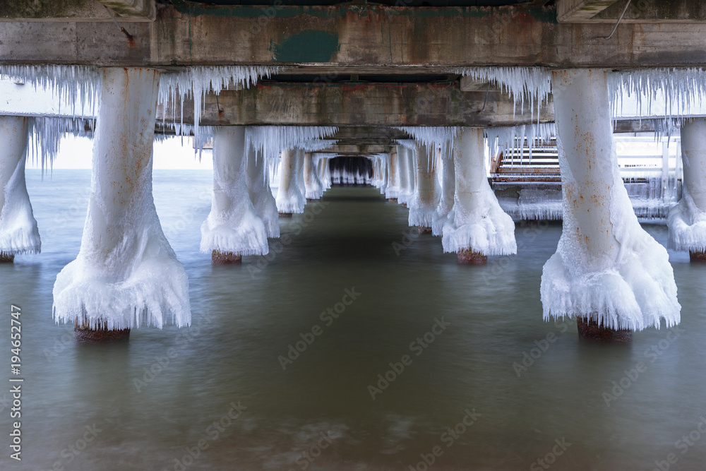Obraz premium Frozen pier at Baltic Sea in Gdansk, Poland