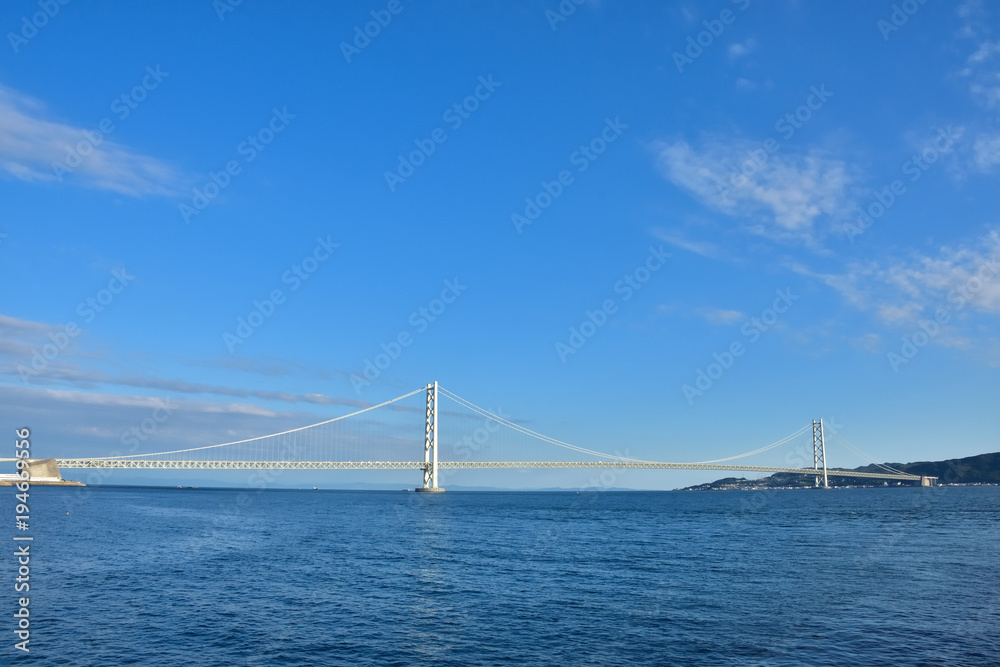 兵庫　明石海峡大橋と青空