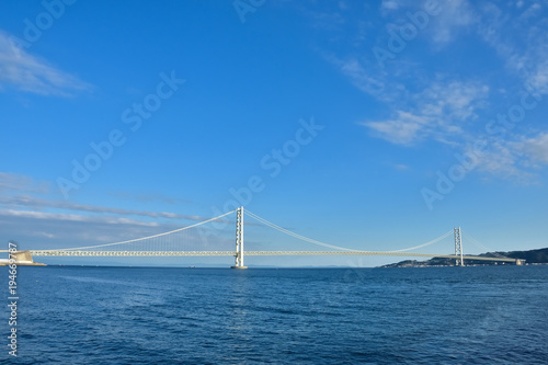兵庫 明石海峡大橋と青空