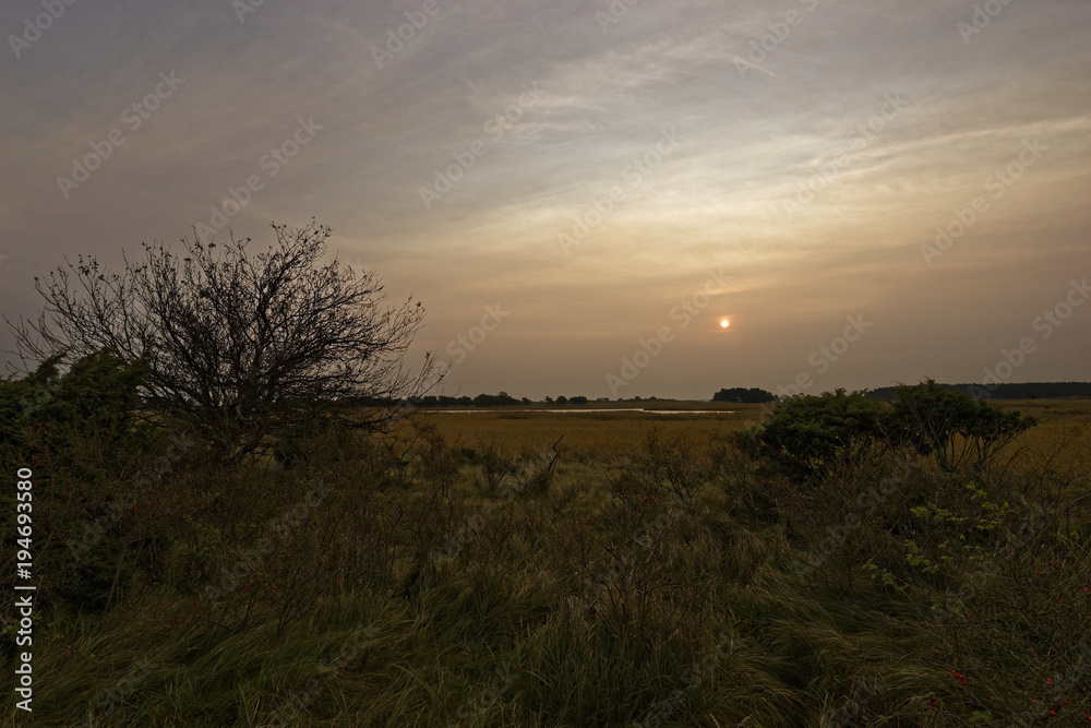 Sonnenaufgang am Darßer Ort am Darßer Weststrand, Nationalpark Vorpommersche Boddenlandschaft, Mecklenburg Vorpommern, Deutschland Sonnenaufgang am Darßer Ort am Darßer Weststrand, Nationalpark Vorpommersche Boddenlandschaft, Mecklenburg Vorpommern, Deutschland