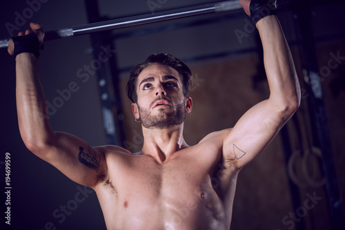 Fototapeta Naklejka Na Ścianę i Meble -  male crossfitter workout at fitness club