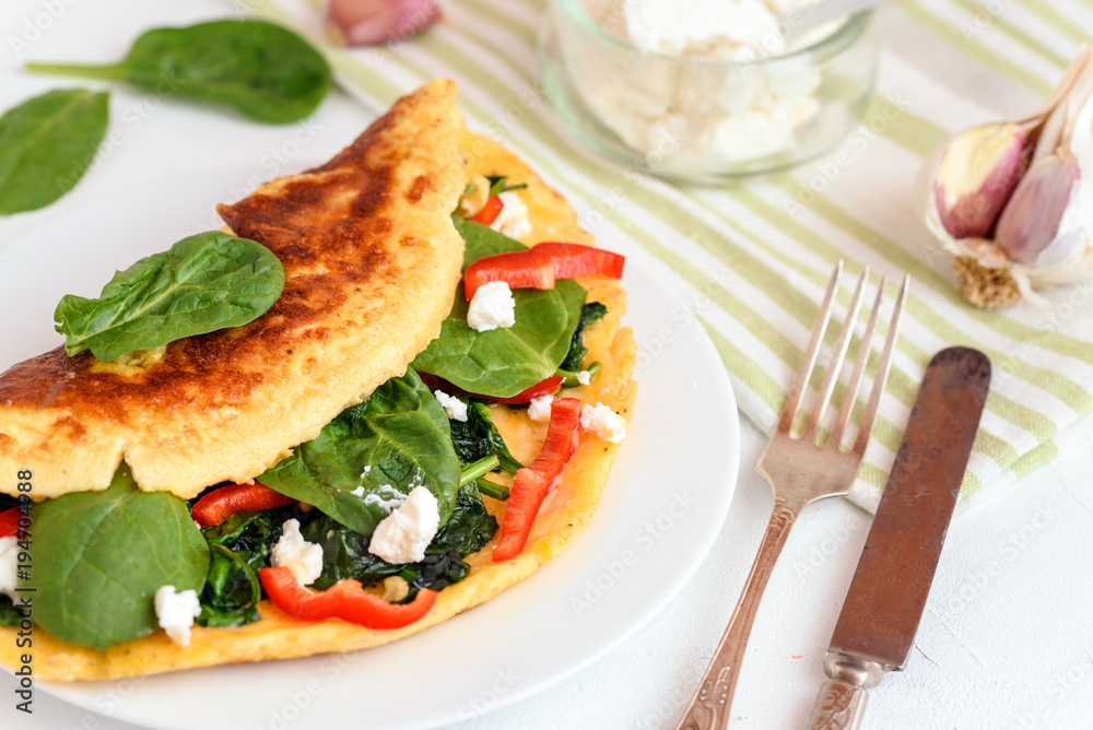 Omelet with spinach, ricotta cheese and red pepper.