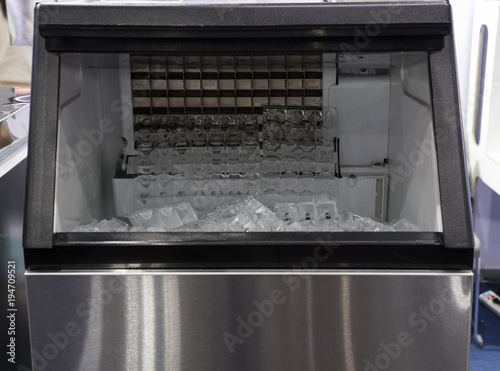 cube ice in ice making machine