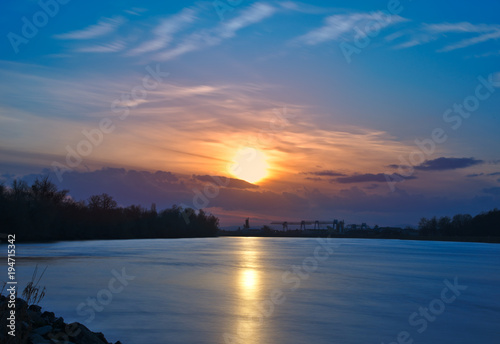 Sonnenuntergang im Rheinpark