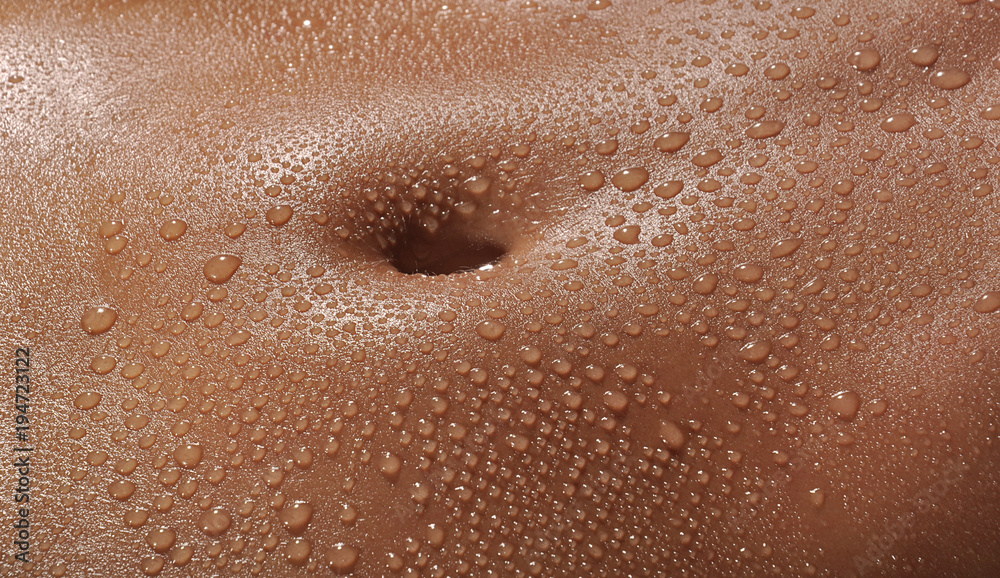 Bodyscape of a Nude wet belly - obrazy, fototapety, plakaty 