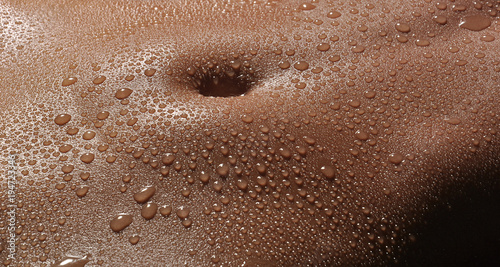 Foto Bodyscape of a Nude wet belly