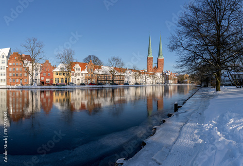 Die gefrorene Trave am Lübecker Malerwinkel