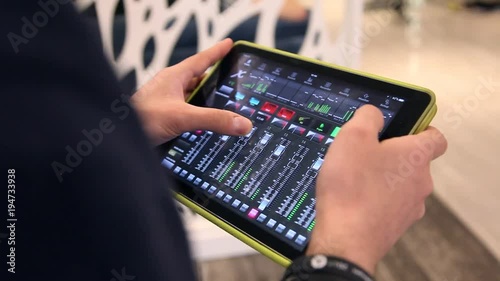 Wallpaper Mural electronic sound pulses in the hands of the DJ. Torontodigital.ca