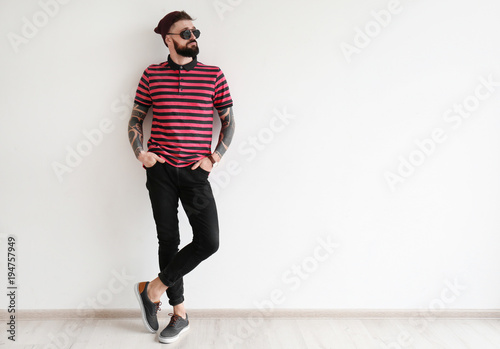 Portrait of handsome hipste...