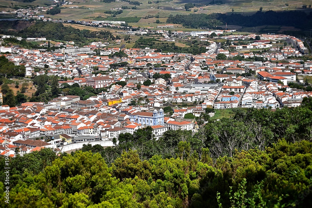 Vista do Monte Brasil sobre o centro histórico de Angra do Heroísmo.