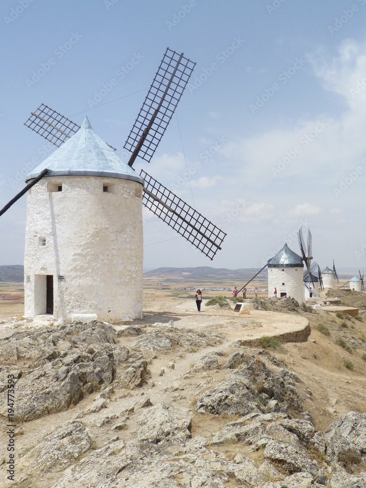 Molinos de viento de Consuegra, pueblo español de la provincia de Toledo, en la comunidad autónoma de Castilla La Mancha (España)