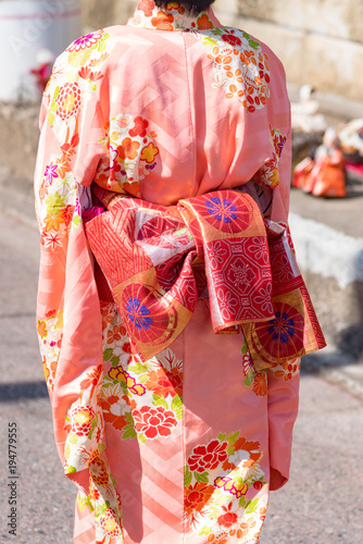 ひな祭りに着物を着た女の子の後ろ姿、日本