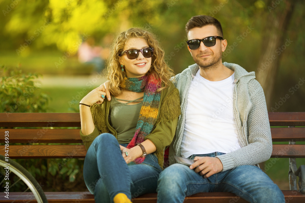 Fototapeta premium Young couple in park bonding