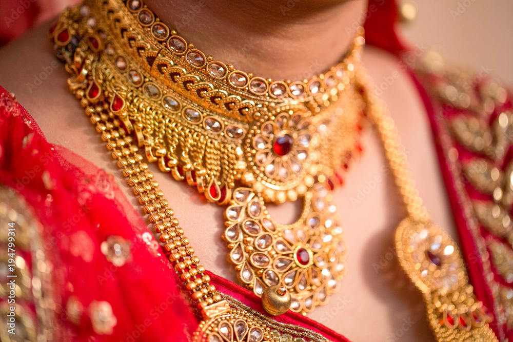 Bride's Jewelery in Indian Wedding Bride's Jewelery in Indian Wedding