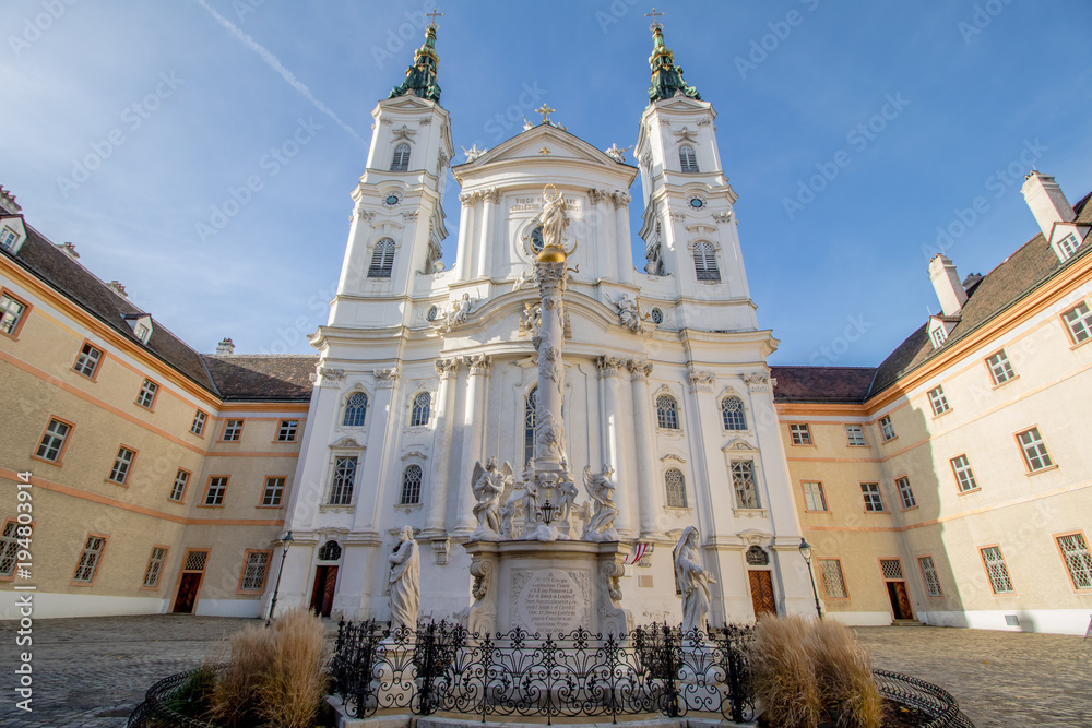 Fototapeta premium Piaristenkirche Maria Treu in Wien, Österreich