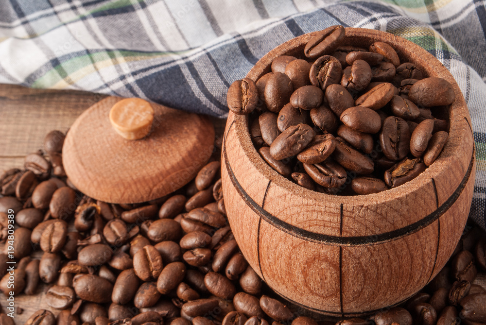 Fototapeta premium a barrel and coffee and a colored napkin