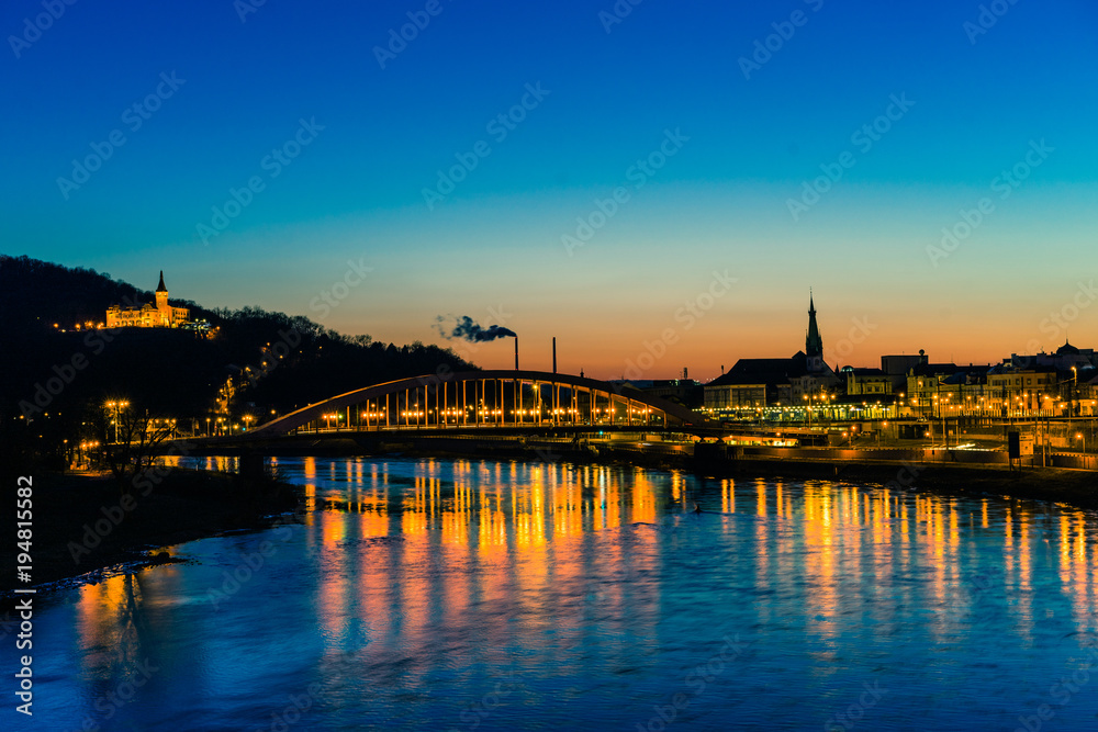 Fototapeta premium Evening town