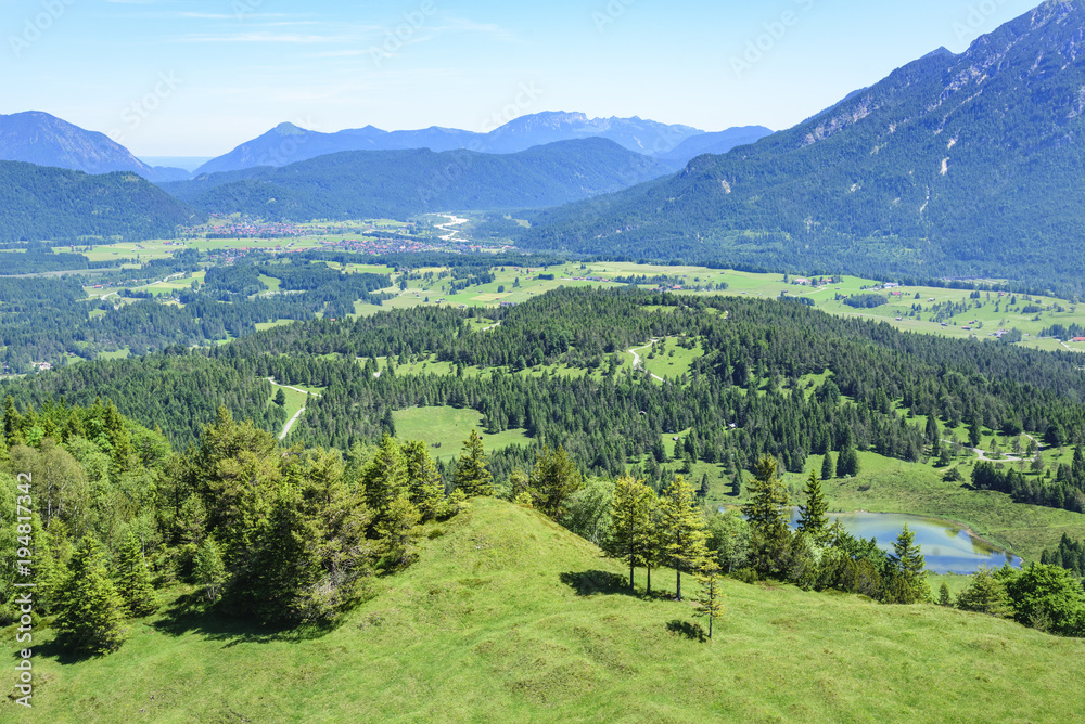 Blick ins Isartal nahe Krün in Oberbayern