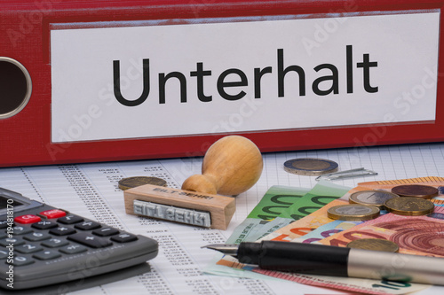 Aktenordner (rot) mit Beschriftung Unterhalt