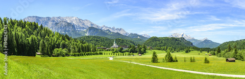 traumhafte Bergwelt nahe Schloß Elmau in Oberbayern