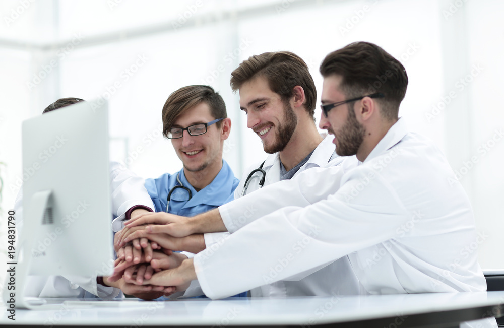 Fototapeta premium medical team showing their unity.