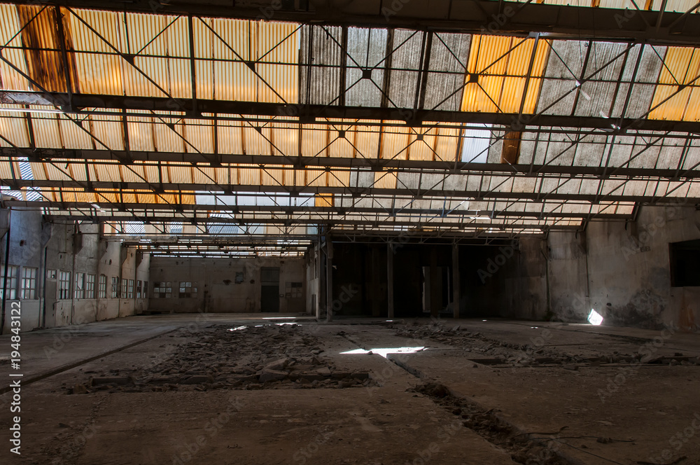 Fábrica abandonada e em ruínas Fábrica abandonada e em ruínas