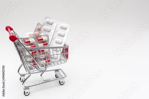 Buying a drugs from pharmacy drugs in shopping cart