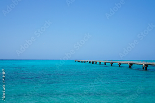 宮古島の青い海 © ruricocoa