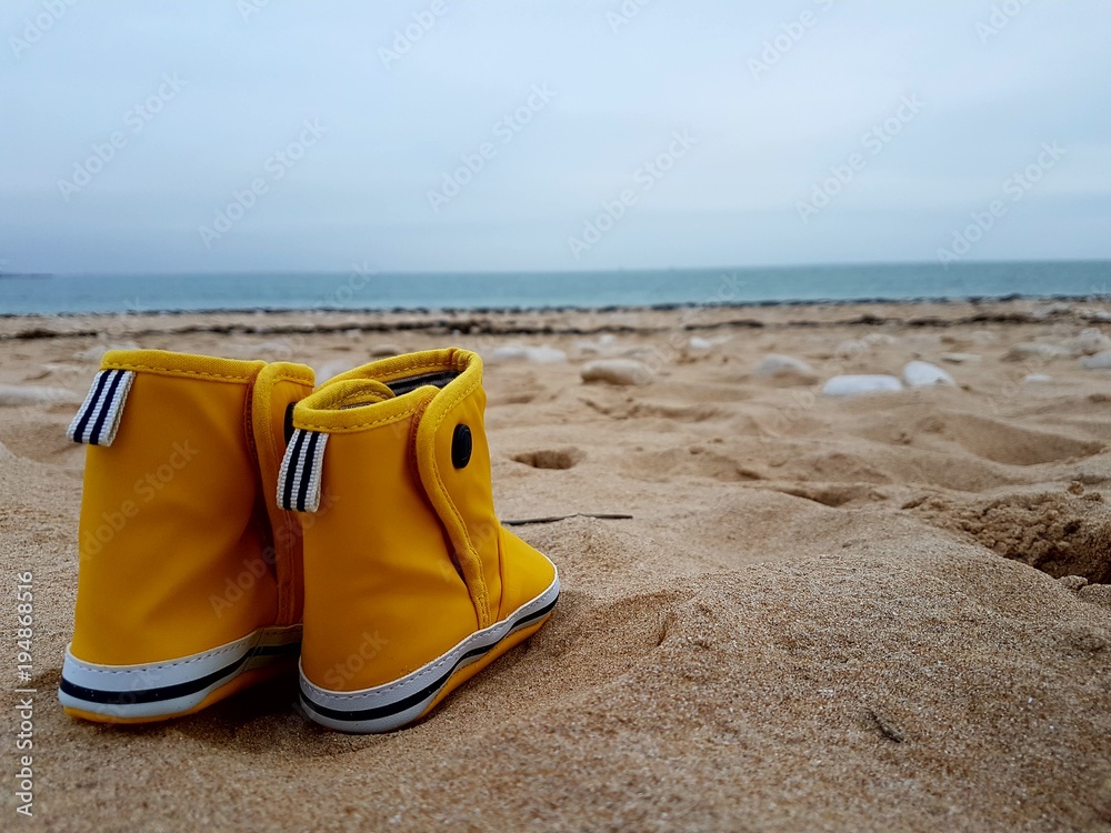 Obraz premium Bottes sur le sable