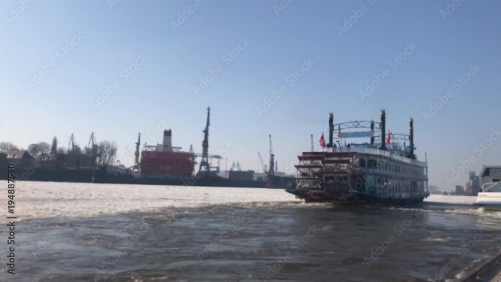 Eisschollen im Hamburger Hafen Terminal Burchardkai